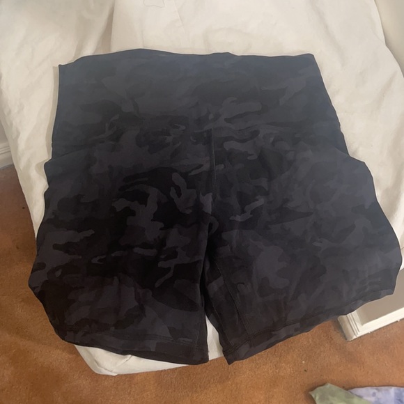 Lululemon 6 inch align shorts - Picture 3 of 5